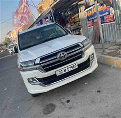 تۆیۆتا لاند کروزەر